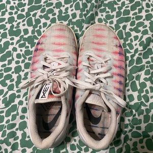 Mike Metcon 5 tennis shoes